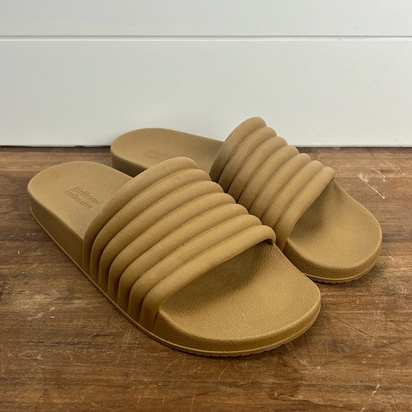 Girlfriend collective Reslide slides tan size womens 10 men’s 9 made in USA - Picture 1 of 7